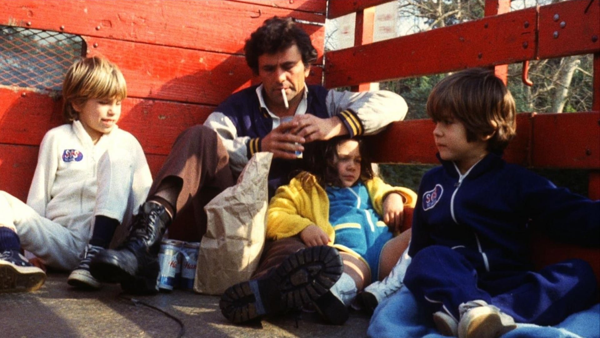 Cinematic background from A Woman Under the Influence 1974 - Mabel Longhetti, desperate and lonely, is married to a Los Angeles municipal construction worker, Nick. Increasingly unstable, especially in the company of others, she craves happiness, but her extremely volatile behavior convinces Nick that she poses a danger to their family and decides to commit her to an institution for six months. Alone with a trio of kids to raise on his own, he awaits her return, which holds more than a few surprises.