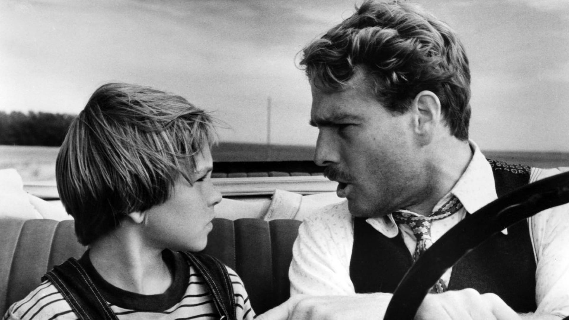 Cinematic background from Paper Moon 1973 - A bible salesman finds himself saddled with a young girl who may or may not be his daughter, and the two forge an unlikely partnership as a money-making con team in Depression-era Kansas.