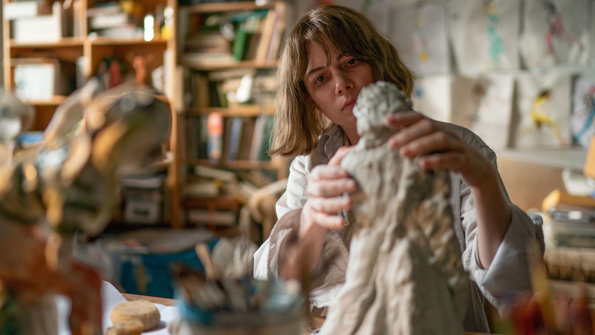 Cinematic background from Showing Up 2022 - In the days leading up to a possibly career-changing exhibition, a sculptor navigates her relationships with family, friends, and colleagues.