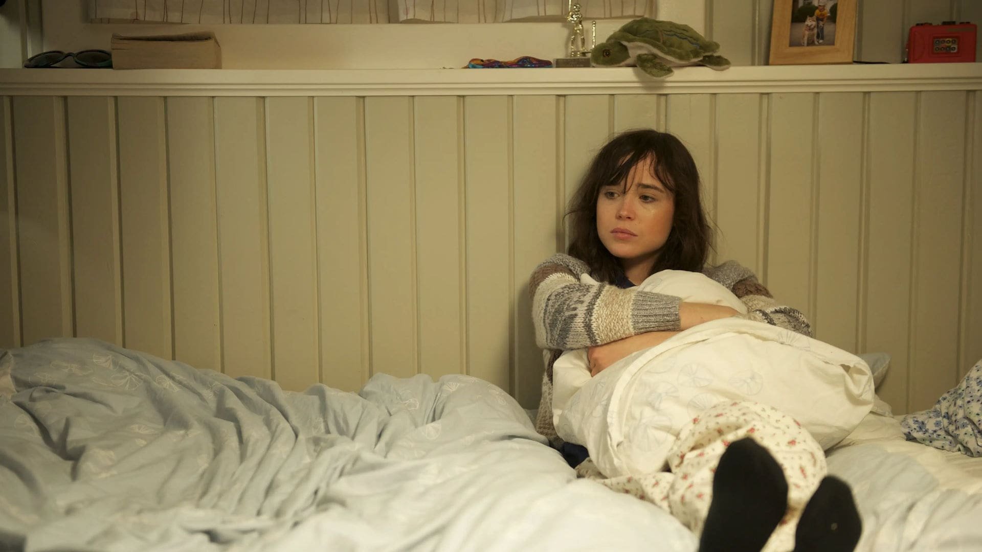 Cinematic background from Touchy Feely 2013 - Abby is a sought after massage therapist and a free spirit, while her brother Paul thrives on routine, running a failing dental practice with his assistant and daughter Jenny. Suddenly, Abby develops an aversion to bodily contact, which not only makes her unable to do her job, but also severely affects her relationship with her boyfriend. As Abby navigates her way through an identity crisis, her brother's dental practice receives new life when clients seek out his “healing touch.”