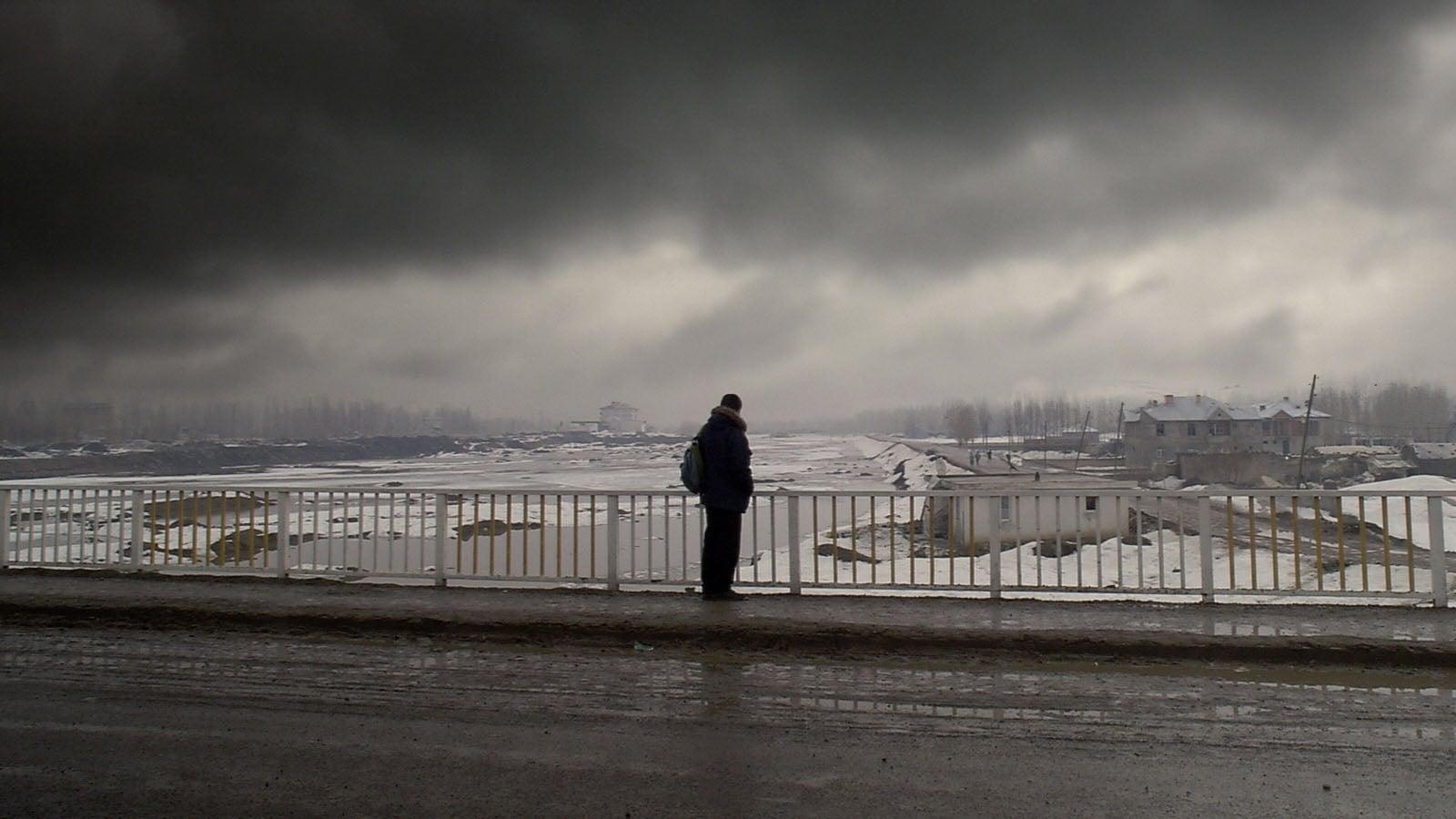 Cinematic background from Climates 2006 - Man was made to be happy for simple reasons and unhappy for even simpler ones – just as he is born for simple reasons and dies for even simpler ones... Isa and Bahar are two lonely figures dragged through the ever-changing climate of their inner selves in pursuit of a happiness that no longer belongs to them.