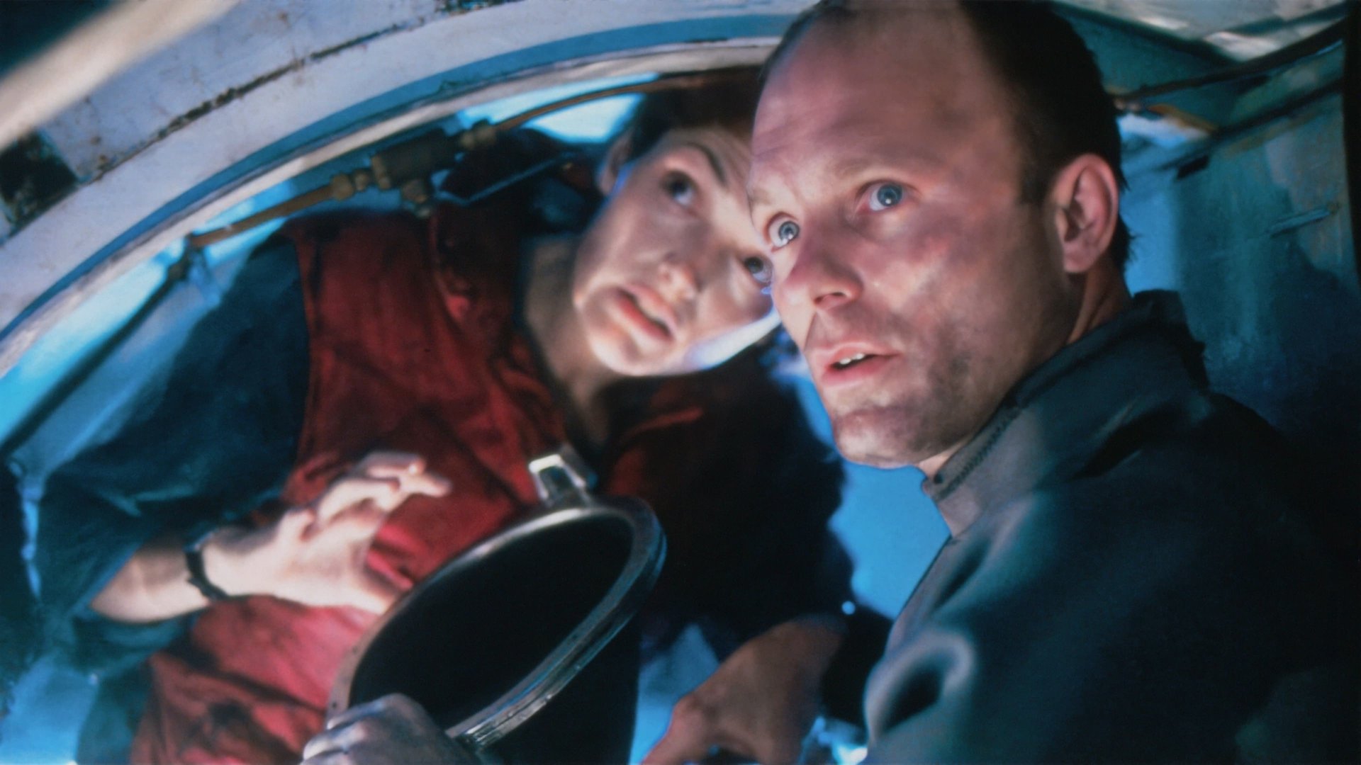 Cinematic background from The Abyss 1989 - A civilian oil rig crew is recruited to conduct a search and rescue effort when a nuclear submarine mysteriously sinks. One diver soon finds himself on a spectacular odyssey 25,000 feet below the ocean's surface where he confronts a mysterious force that has the power to change the world or destroy it.