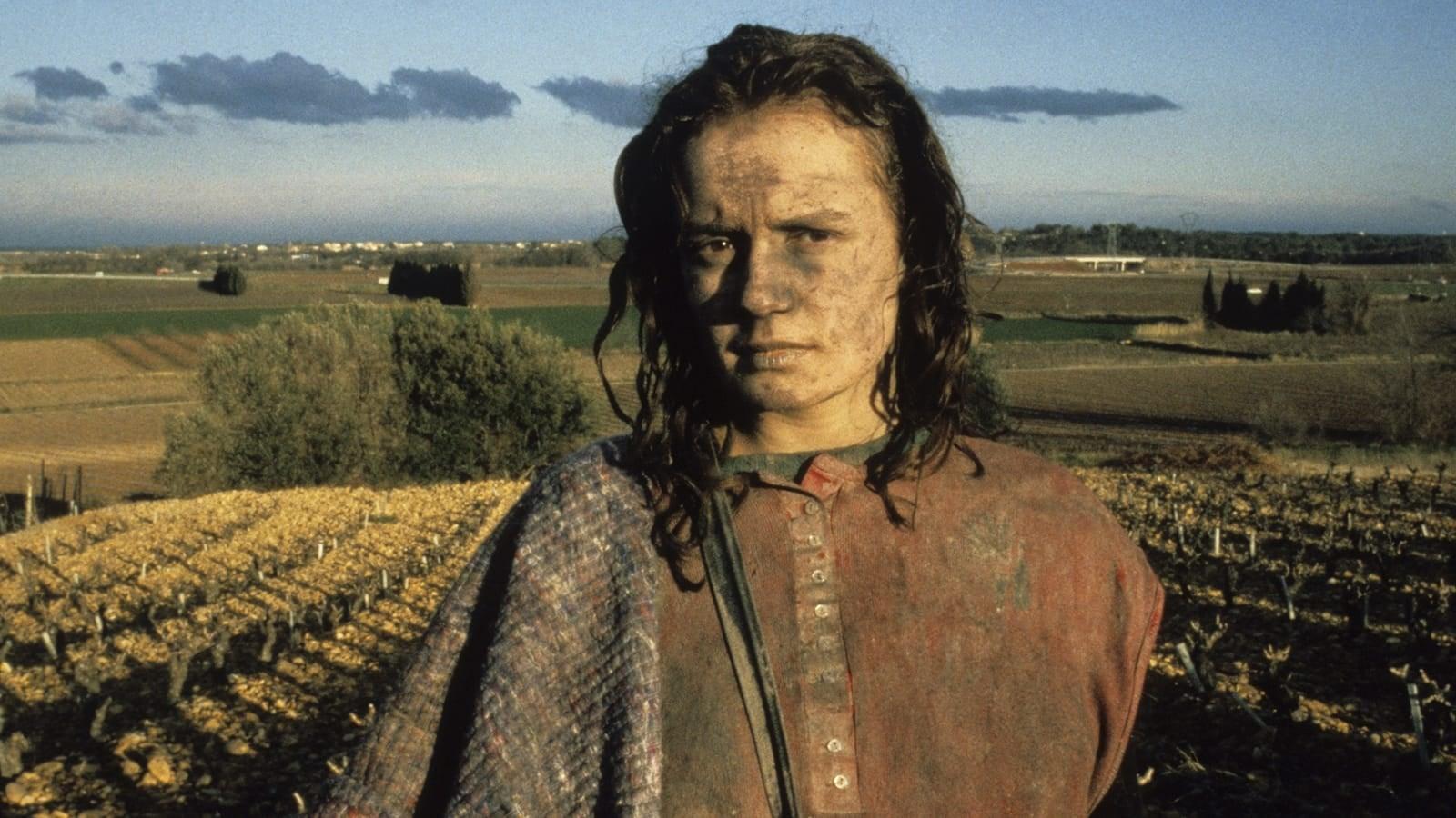 Cinematic background from Vagabond 1985 - Mona Bergeron is dead, her frozen body found in a ditch in the French countryside. From this, the film flashes back to the weeks leading up to her death. Through these flashbacks, Mona gradually declines as she travels from place to place, taking odd jobs and staying with whomever will offer her a place to sleep. Mona is fiercely independent, craving freedom over comfort, but it is this desire to be free that will eventually lead to her demise.