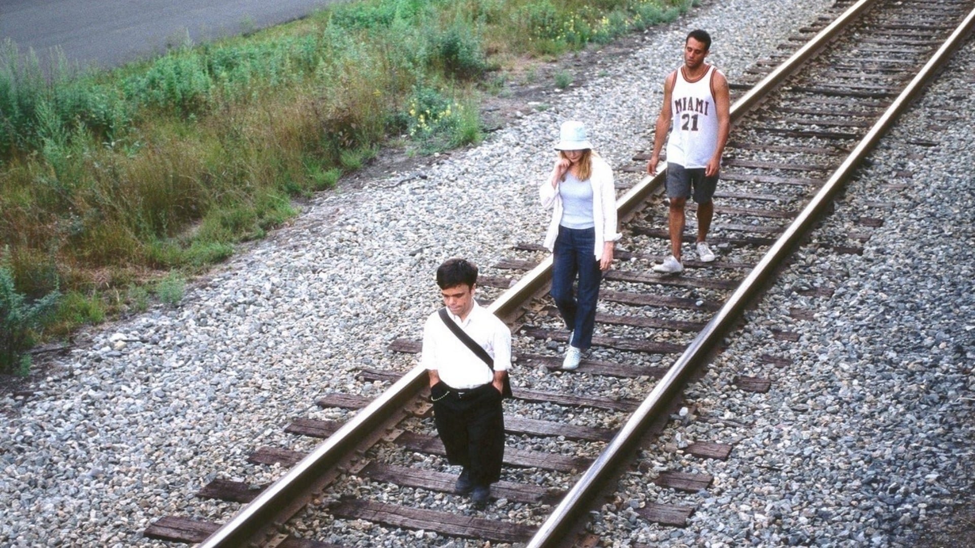 Cinematic background from The Station Agent 2003 - When his only friend dies, a man born with dwarfism moves to rural New Jersey to live a life of solitude, only to meet a chatty hot dog vendor and a woman dealing with her own personal loss.