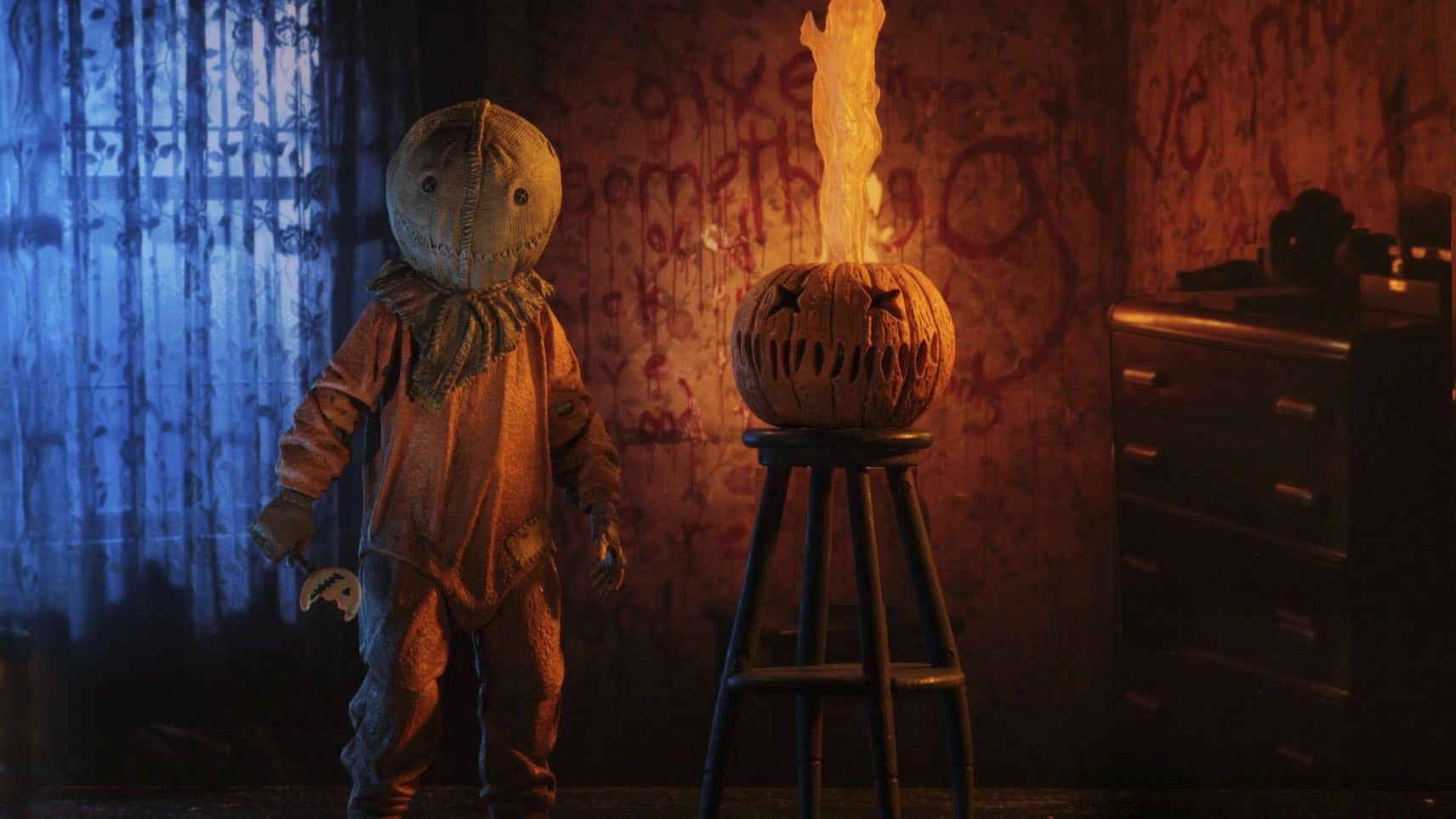 Cinematic background from Trick 'r Treat 2007 - Four interwoven stories that occur on Halloween: an everyday high school principal has a secret life as a serial killer; a college virgin might have just met the one guy for her; a group of teenagers pull a mean prank, and a bitter old recluse receives an uninvited guest.