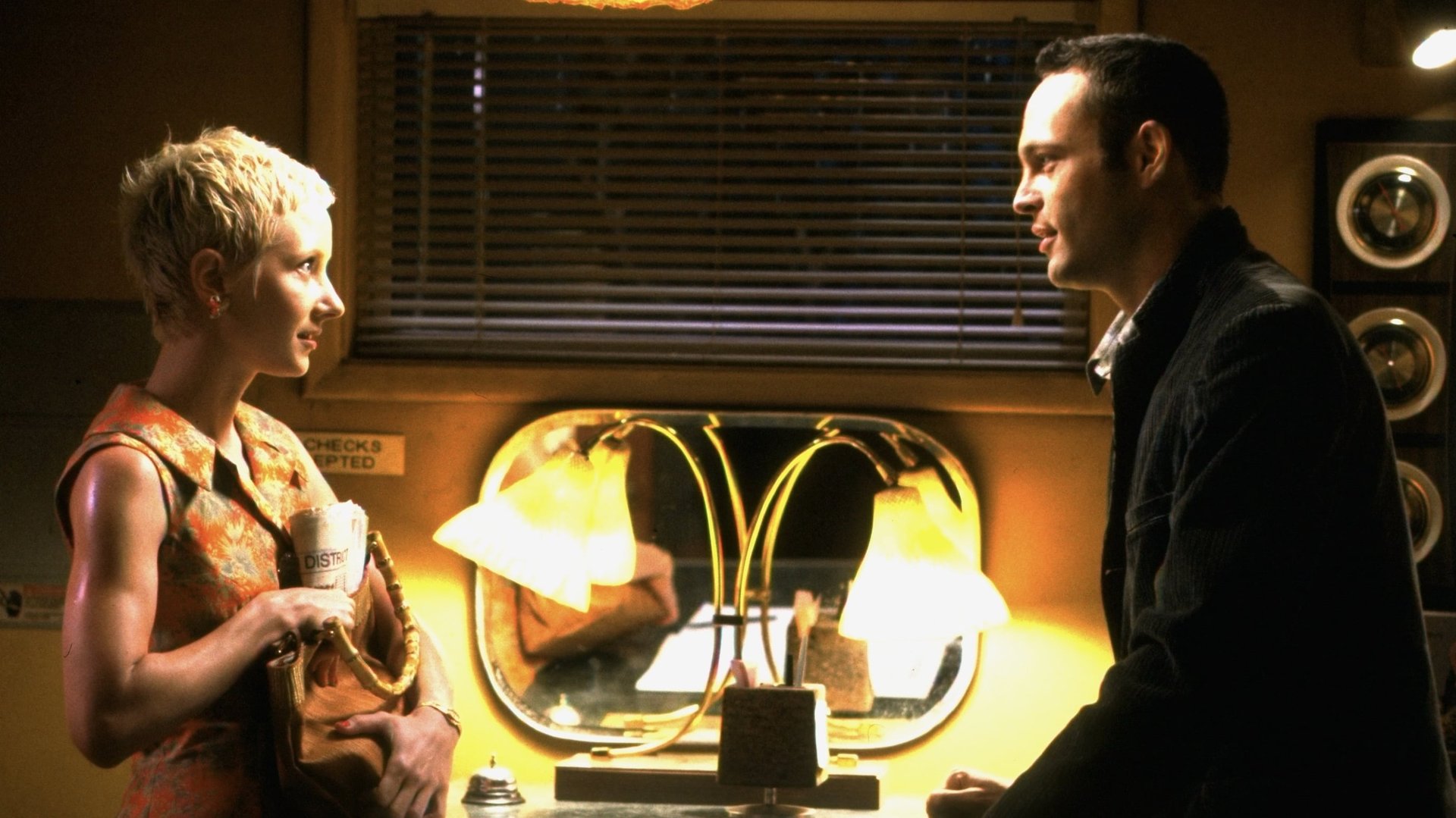 Cinematic background from Psycho 1998 - A young female embezzler arrives at the Bates Motel, which has terrible secrets of its own.