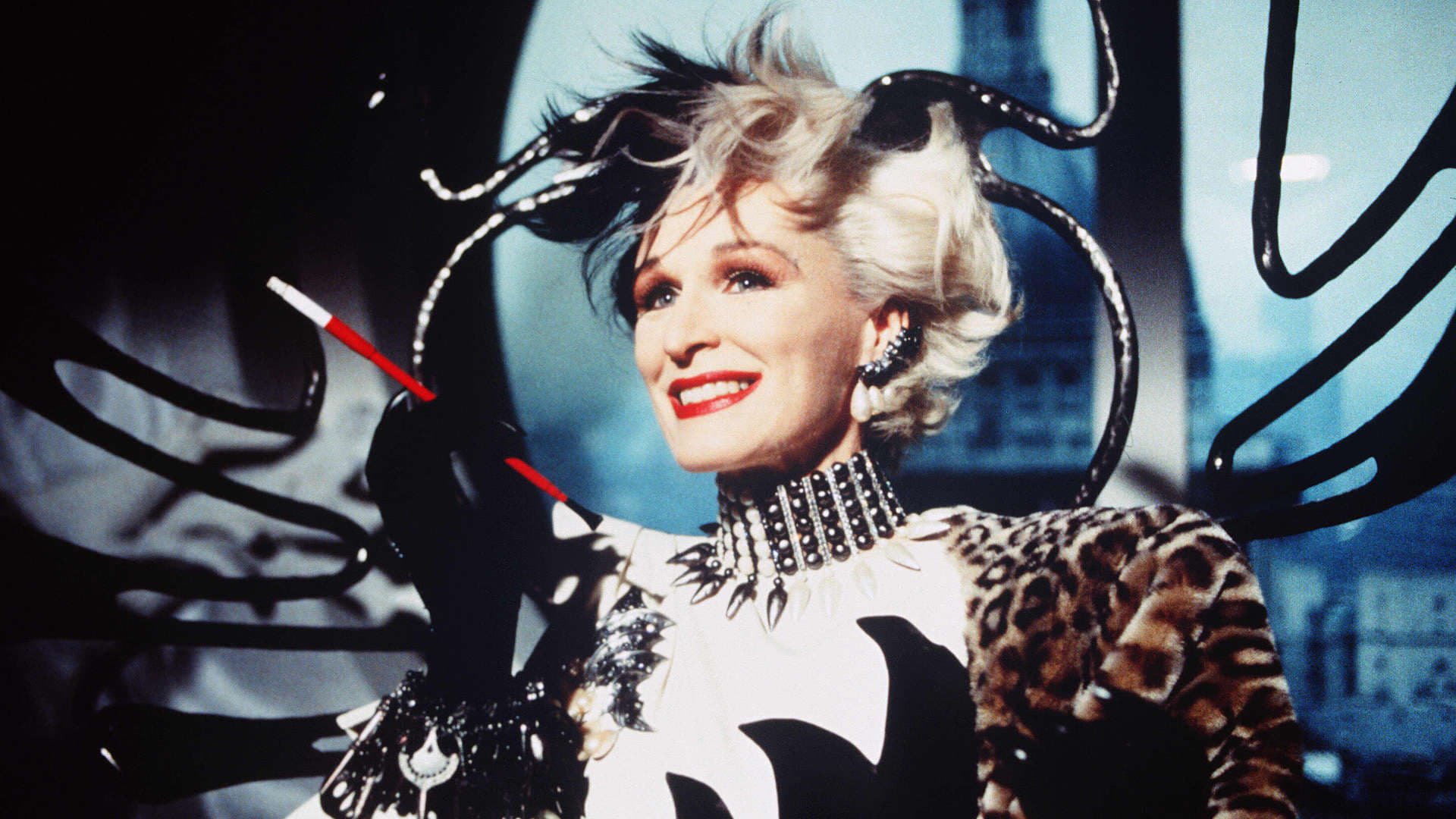 Cinematic background from 101 Dalmatians 1996 - An evil, high-fashion designer plots to steal Dalmatian puppies in order to make an extravagant fur coat, but instead creates an extravagant mess.