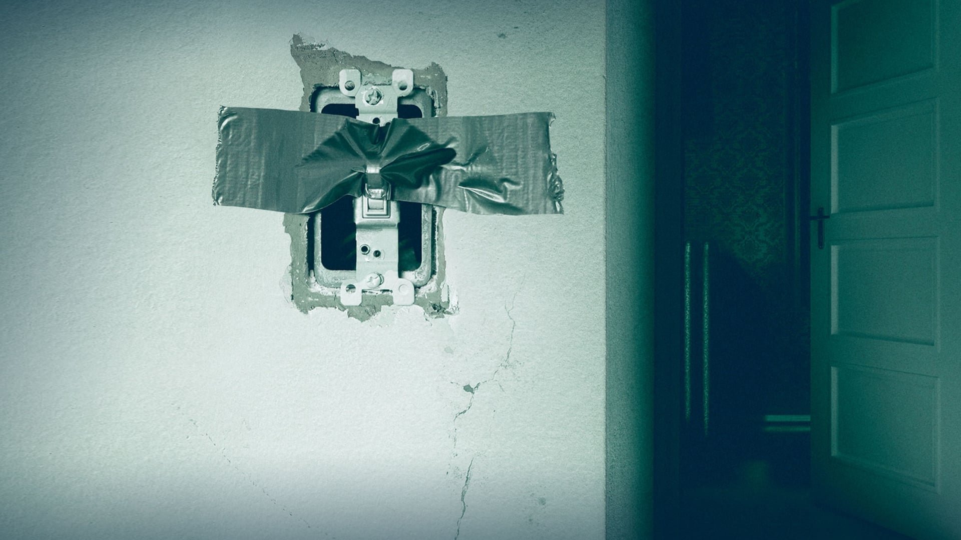 Cinematic background from Lights Out 2016 - Rebecca must unlock the terror behind her little brother's experiences that once tested her sanity, bringing her face to face with a supernatural spirit attached to their mother.