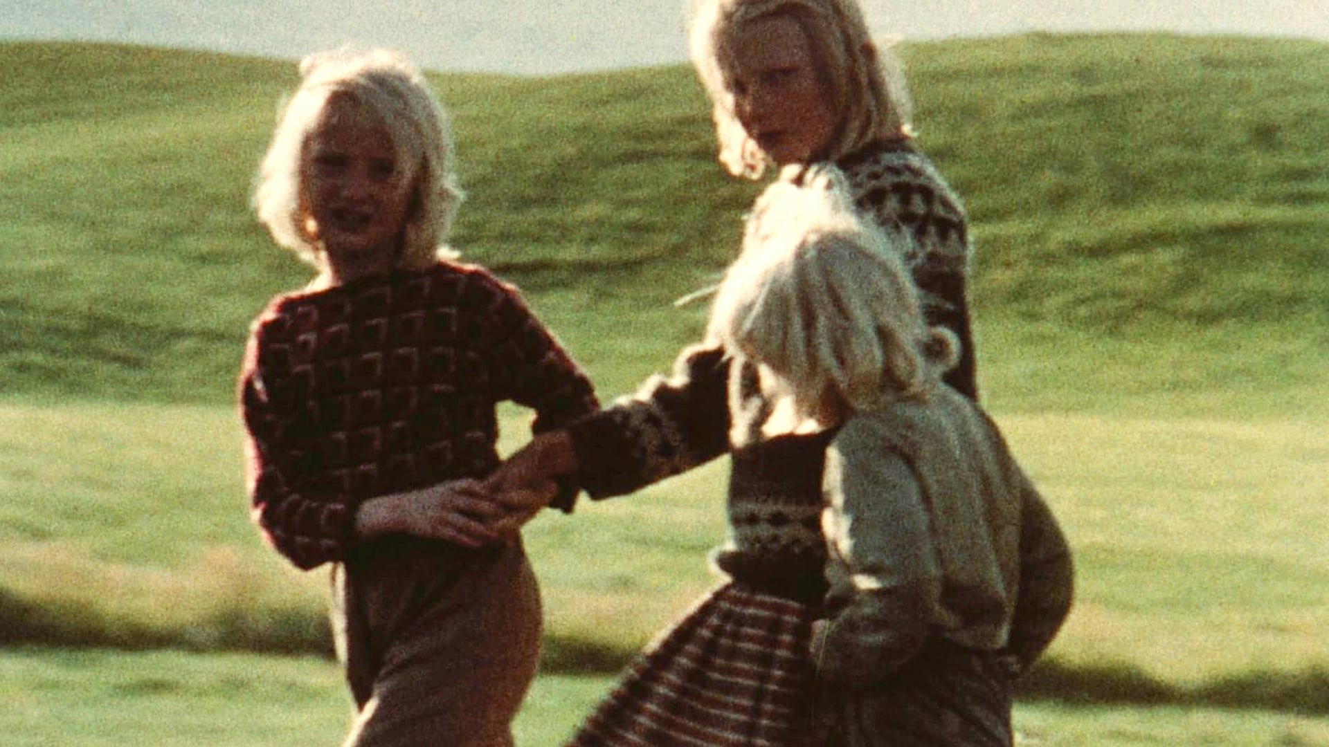 Cinematic background from Sans Soleil 1983 - A woman narrates the thoughts of a world traveler, meditations on time and memory expressed in words and images from places as far-flung as Japan, Guinea-Bissau, Iceland, and San Francisco.