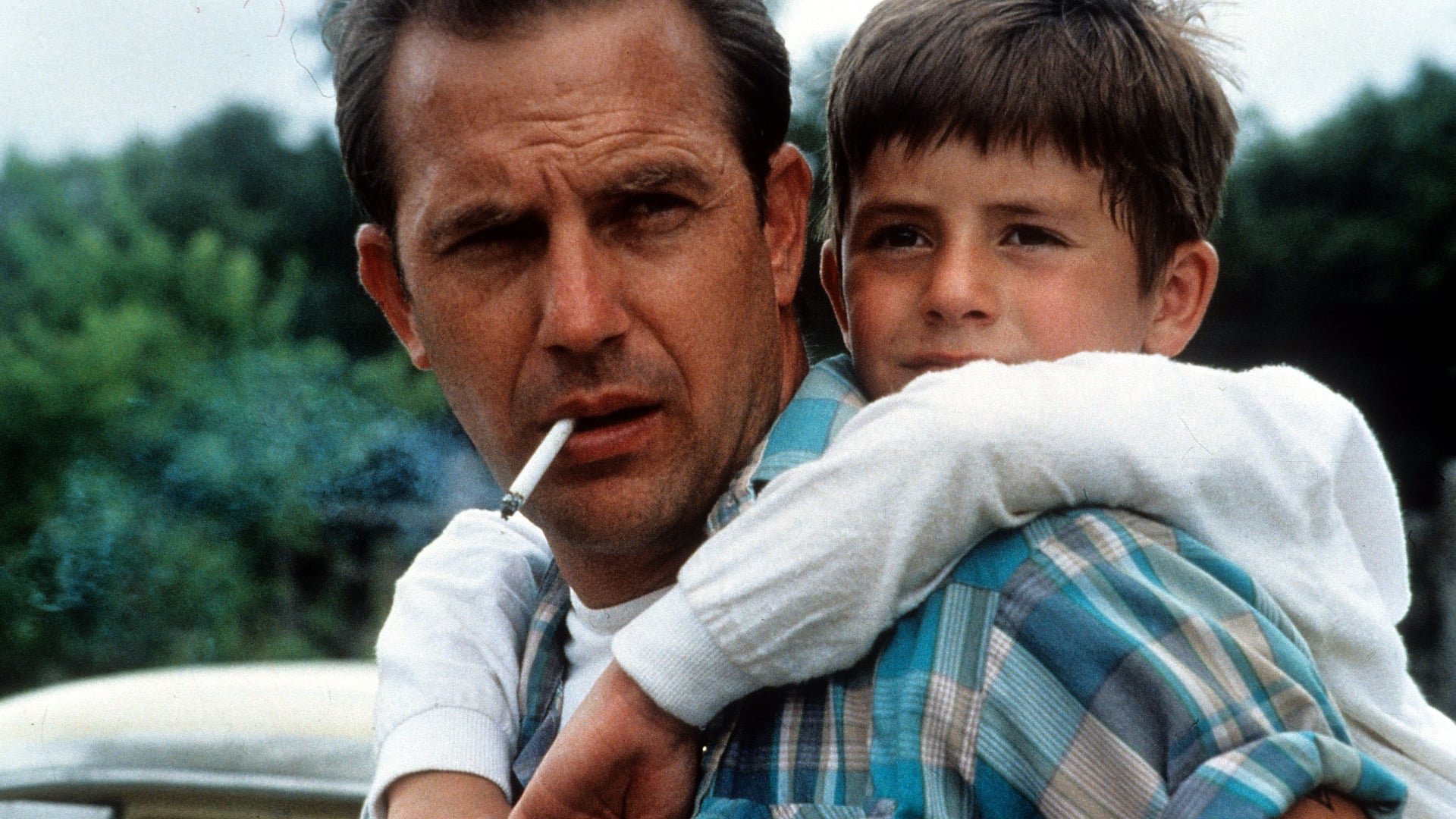 Cinematic background from A Perfect World 1993 - A kidnapped boy strikes up a friendship with his captor: an escaped convict on the run from the law, headed by an honorable U.S. Marshal.