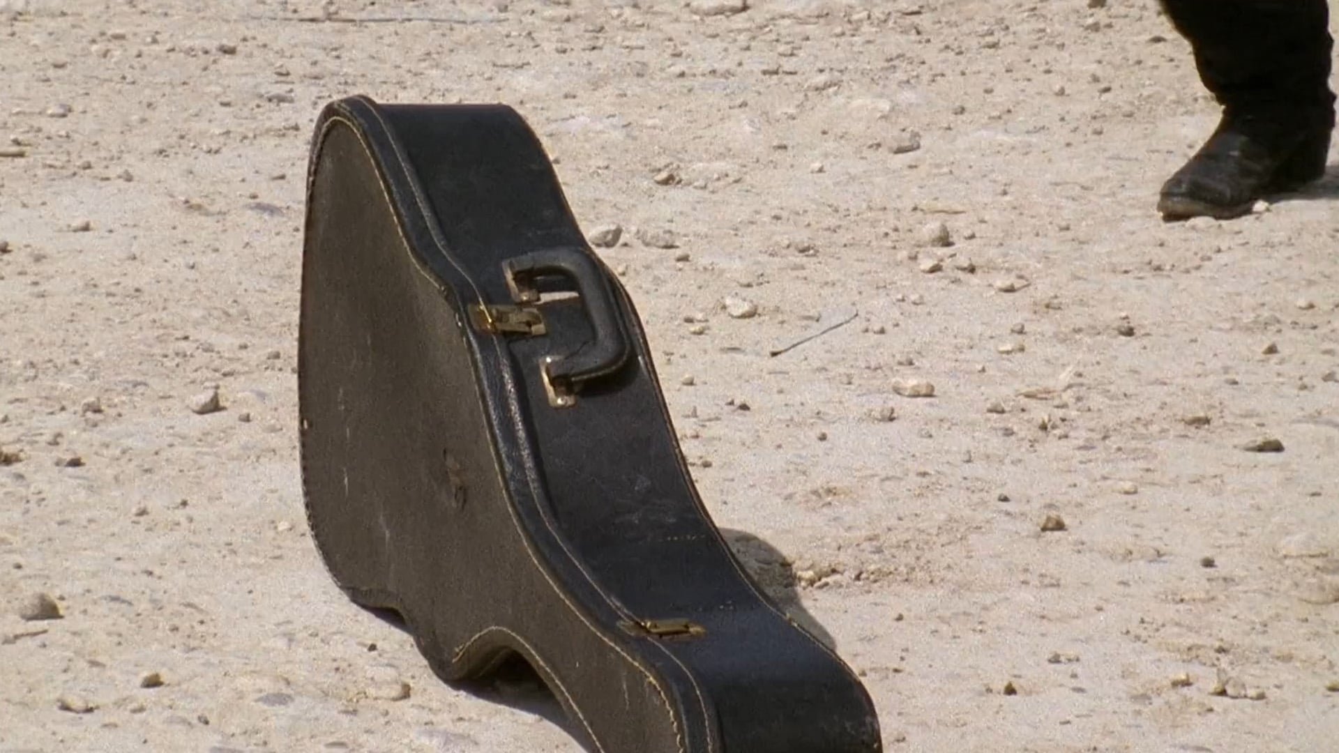 Cinematic background from El Mariachi 1992 - El Mariachi just wants to play his guitar and carry on the family tradition. Unfortunately, the town he tries to find work in has another visitor, a killer who carries his guns in a guitar case. The drug lord and his henchmen mistake el Mariachi for the killer, Azul, and chase him around town trying to kill him and get his guitar case.