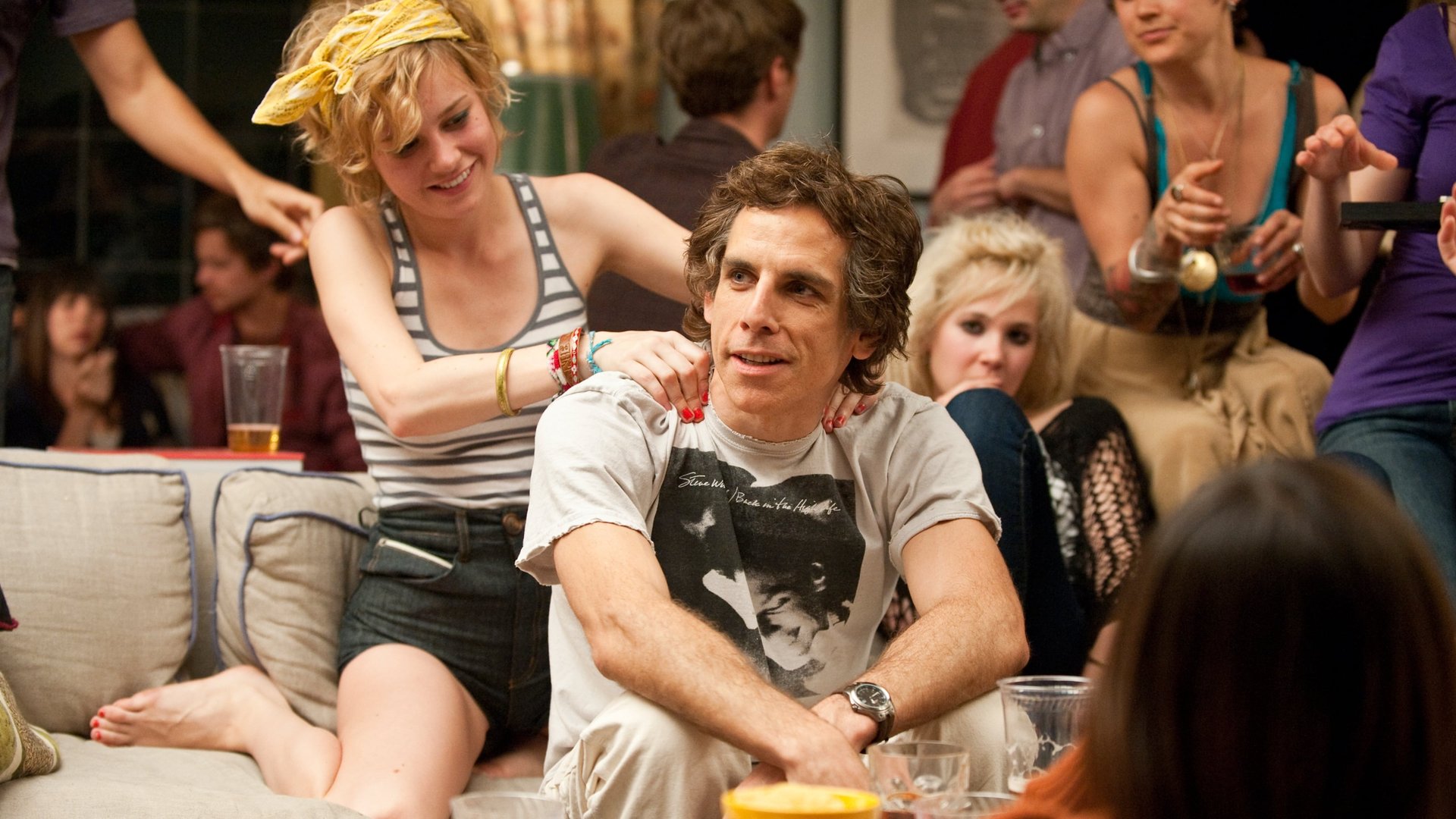 Cinematic background from Greenberg 2010 - A New Yorker moves to Los Angeles in order to figure out his life while he housesits for his brother, and he soon sparks with his brother's assistant.