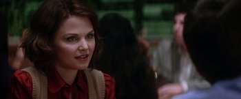 Movie still from “He's Just Not That Into You” (2009), directed by Ken Kwapis – A person sitting in front of a group of people; Close Up shot, Over the shoulder angle