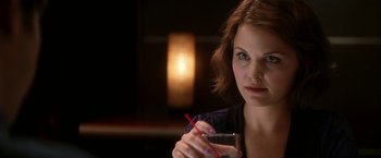 Movie still from “He's Just Not That Into You” (2009), directed by Ken Kwapis – A person holding a drink in a glass; Close Up shot, Over the shoulder angle