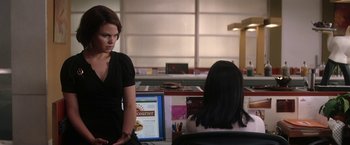 Movie still from “He's Just Not That Into You” (2009), directed by Ken Kwapis – A woman standing in front of a computer screen; Medium shot, Over the shoulder angle
