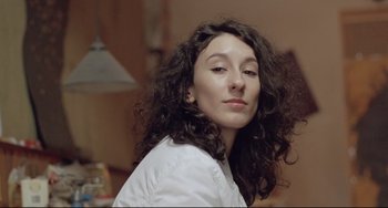 Movie still from “Head-On” (2004), directed by Fatih Akin – A person with curly hair; Close Up shot, Low angle