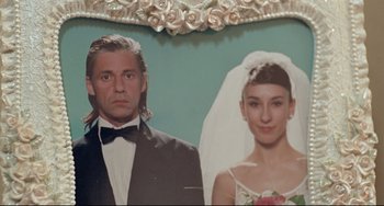 Movie still from “Head-On” (2004), directed by Fatih Akin – A man and a woman standing next to each other in front of a picture; Close Up shot, Over the shoulder angle