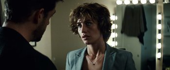 Movie still from “Hereafter” (2010), directed by Clint Eastwood – A woman with short hair is looking at a man; Close Up shot, Over the shoulder angle