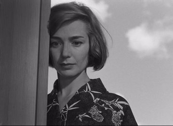 Movie still from “Hiroshima Mon Amour” (1959), directed by Alain Resnais – Black and white photograph of a woman in a floral shirt; Close Up shot, Low angle