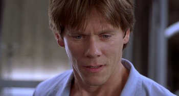 Movie still from “Hollow Man” (2000), directed by Paul Verhoeven – A person wearing a white shirt; Close Up shot, Over the shoulder angle