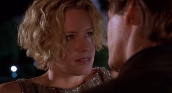 Movie still from “Hollow Man” (2000), directed by Paul Verhoeven – A person talking to another person; Close Up shot, Over the shoulder angle