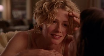 Movie still from “Hollow Man” (2000), directed by Paul Verhoeven – A person with curly blonde hair; Close Up shot, Over the shoulder angle