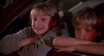 Movie still from “Hollow Man” (2000), directed by Paul Verhoeven – Two young children sitting in the back seat of a car; Close Up shot, High angle