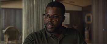 Movie still from “Us” (2019), directed by Jordan Peele – A person wearing glasses; Close Up shot, Over the shoulder angle