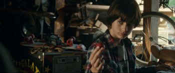 Movie still from “Horns” (2013), directed by Alexandre Aja – A woman holding a piece of fruit in her hand; Close Up shot, Over the shoulder angle