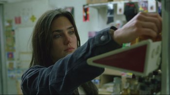 Movie still from “House of Sand and Fog” (2003), directed by Vadim Perelman – A woman is holding something in her hand; Close Up shot, Over the shoulder angle
