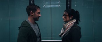 Movie still from “Venom” (2018), directed by Ruben Fleischer – A man and a woman standing next to each other in front of an elevator; Close Up shot, Over the shoulder angle