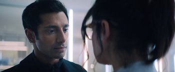 Movie still from “Venom” (2018), directed by Ruben Fleischer – A man and a woman looking at one another; Close Up shot, Over the shoulder angle