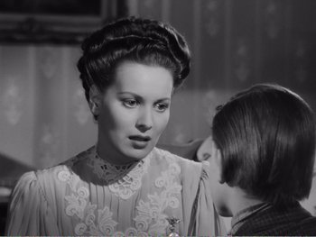 Movie still from “How Green Was My Valley” (1941), directed by John Ford – An old photo of a woman and a little girl; Close Up shot, Over the shoulder angle