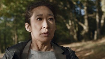 Movie still from “Killing Eve” (2018), created by Phoebe Waller-Bridge – A person looking at the camera; Close Up shot, Over the shoulder angle