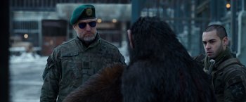Movie still from “War for the Planet of the Apes” (2017), directed by Matt Reeves – A man in a military uniform and a gorilla; Medium shot, Over the shoulder angle
