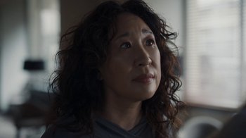 Movie still from “Killing Eve” (2018), created by Phoebe Waller-Bridge – A person with curly hair; Close Up shot, Over the shoulder angle
