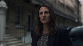 Movie still from “Killing Eve” (2018), created by Phoebe Waller-Bridge – A person wearing a jacket; Close Up shot, Over the shoulder angle