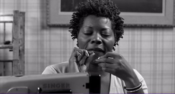 Movie still from “La haine” (1995), directed by Mathieu Kassovitz – A black and white photo of a person eating something; Close Up shot, Low angle