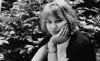 Movie still from “La Jetée” (1962), directed by Chris Marker – Black and white photograph of a woman in front of a bush; Close Up shot, Low angle