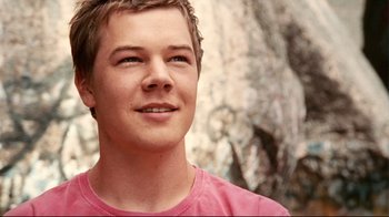 Movie still from “Lake Mungo” (2008), directed by Joel Anderson – A man in a pink shirt looking up at the sky; Close Up shot, Low angle