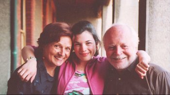 Movie still from “Lake Mungo” (2008), directed by Joel Anderson – An older woman , a young girl and an older man smiling for the camera; Close Up shot, Overhead angle