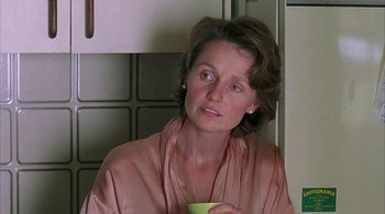 Movie still from “Lantana” (2001), directed by Ray Lawrence – A person holding a cup of coffee; Close Up shot, Over the shoulder angle