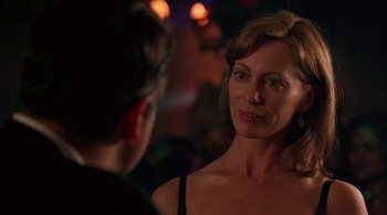 Movie still from “Lantana” (2001), directed by Ray Lawrence – A woman is talking to a man in a bar; Close Up shot, Over the shoulder angle