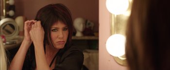 Movie still from “We're the Millers” (2013), directed by Rawson Marshall Thurber – A woman sitting in front of a lighted mirror; Close Up shot, Over the shoulder angle