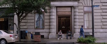 Movie still from “We're the Millers” (2013), directed by Rawson Marshall Thurber – Two people sitting in front of a building on the sidewalk; Wide shot, Over the shoulder angle