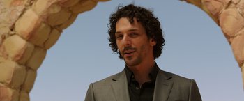 Movie still from “We're the Millers” (2013), directed by Rawson Marshall Thurber – A person wearing a suit and tie; Close Up shot, Low angle