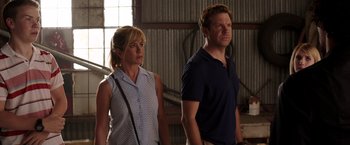 Movie still from “We're the Millers” (2013), directed by Rawson Marshall Thurber – A man and a woman standing next to each other; Medium shot, Low angle
