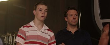 Movie still from “We're the Millers” (2013), directed by Rawson Marshall Thurber – A man standing next to another man in front of a wall; Close Up shot, Low angle