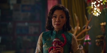 Movie still from “Last Christmas” (2019), directed by Paul Feig – A woman holding a stuffed monkey in her hands; Close Up shot, Over the shoulder angle