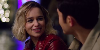 Movie still from “Last Christmas” (2019), directed by Paul Feig – A woman in a red jacket is talking to a man in a brown jacket; Close Up shot, Over the shoulder angle